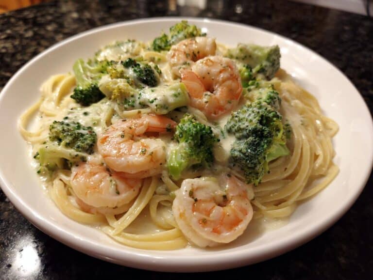 Shrimp and Broccoli White Sauce Pasta